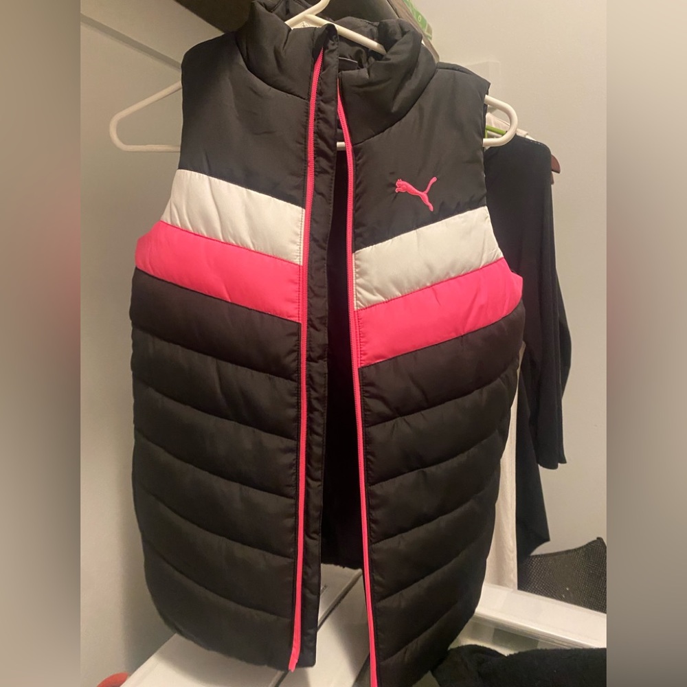 New with tags youth puma puffer jacket vest size 11/12 youth. Pink, white black.